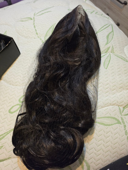 VNB Vibe "Toxic" Wavy Lace Front Wig, 22" — Tried On, Lace Pre-Cut